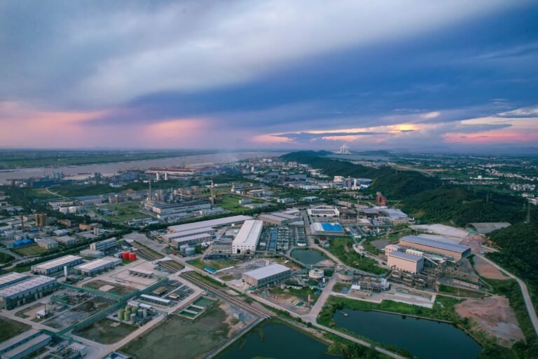 Ngành nghề có điều kiện ở Trung Quốc vs Việt Nam: vốn ngoại bị giới hạn ở đâu?
