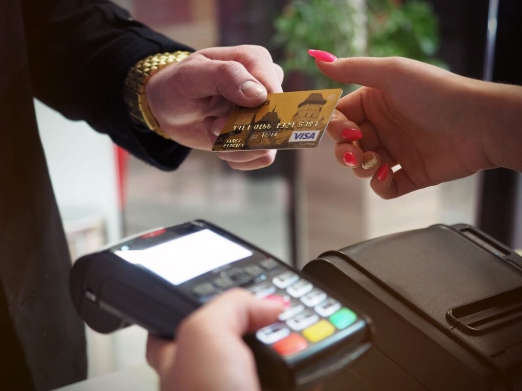 外国投资者经营成品油:是否允许? 1 Black payment terminal