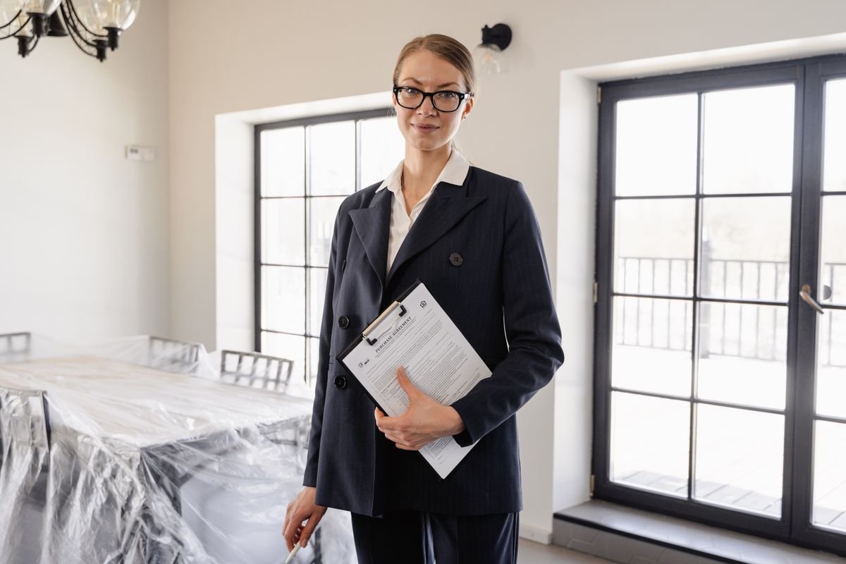 Leasing a built-to-suit factory in an industrial park: selection criteria for FDI enterprises 1 A Woman in Black Suit Jacket