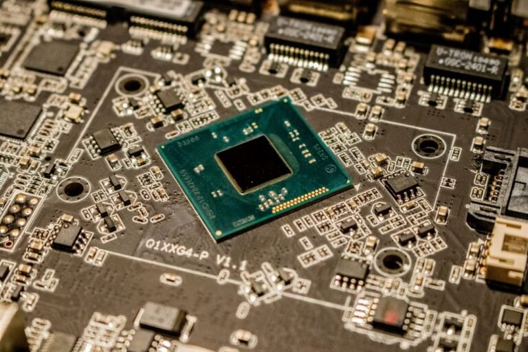 Electronic microchip close-up, illustrating the India vs Vietnam severance comparison for workforce reductions