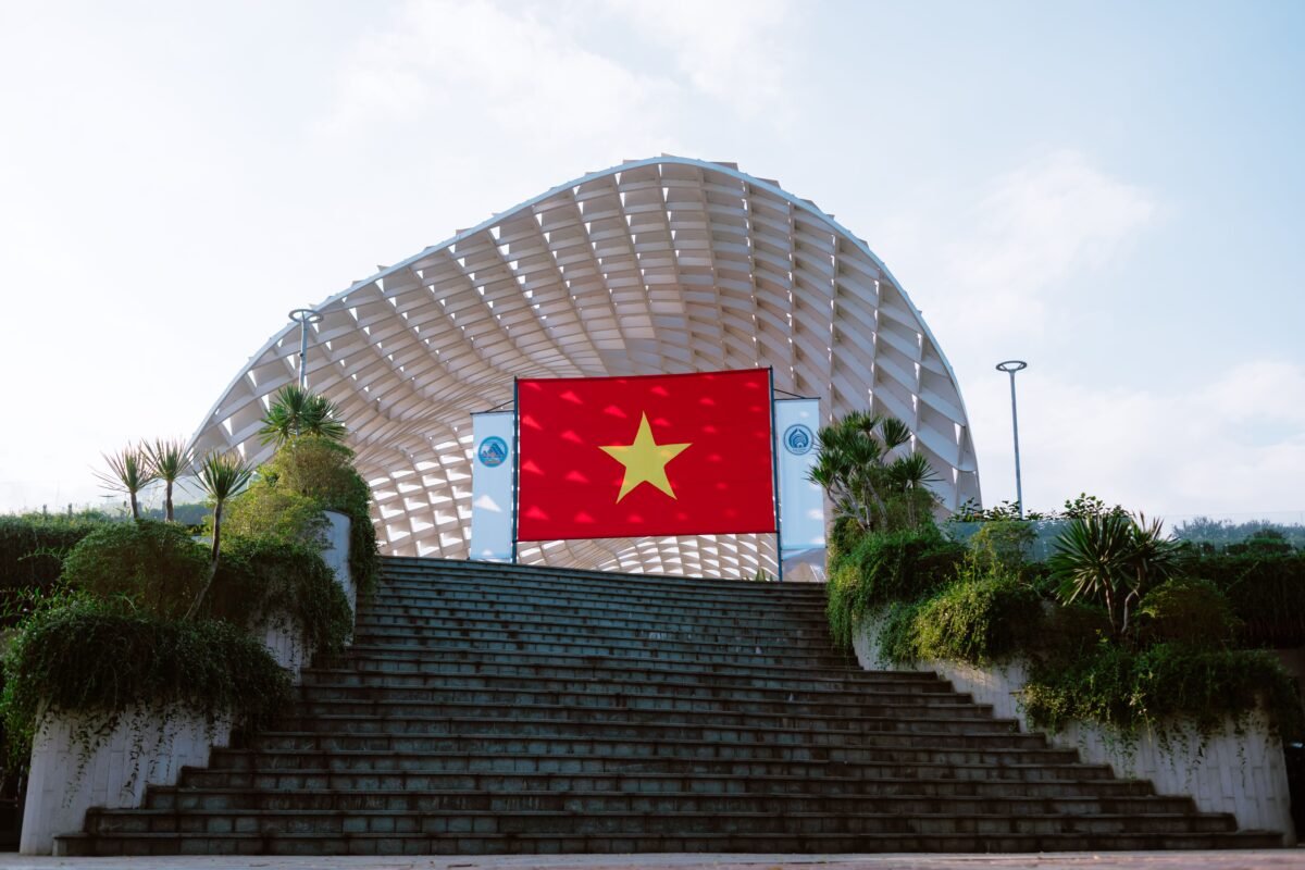 Shrinking China and Growing Vietnam in Parallel: The Investor's Master Playbook