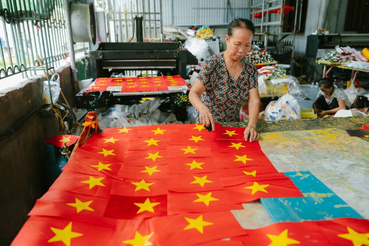 Trung Quốc + 1 cho ngành dệt may: từ Trung Quốc sang Việt Nam, bài toán chi phí