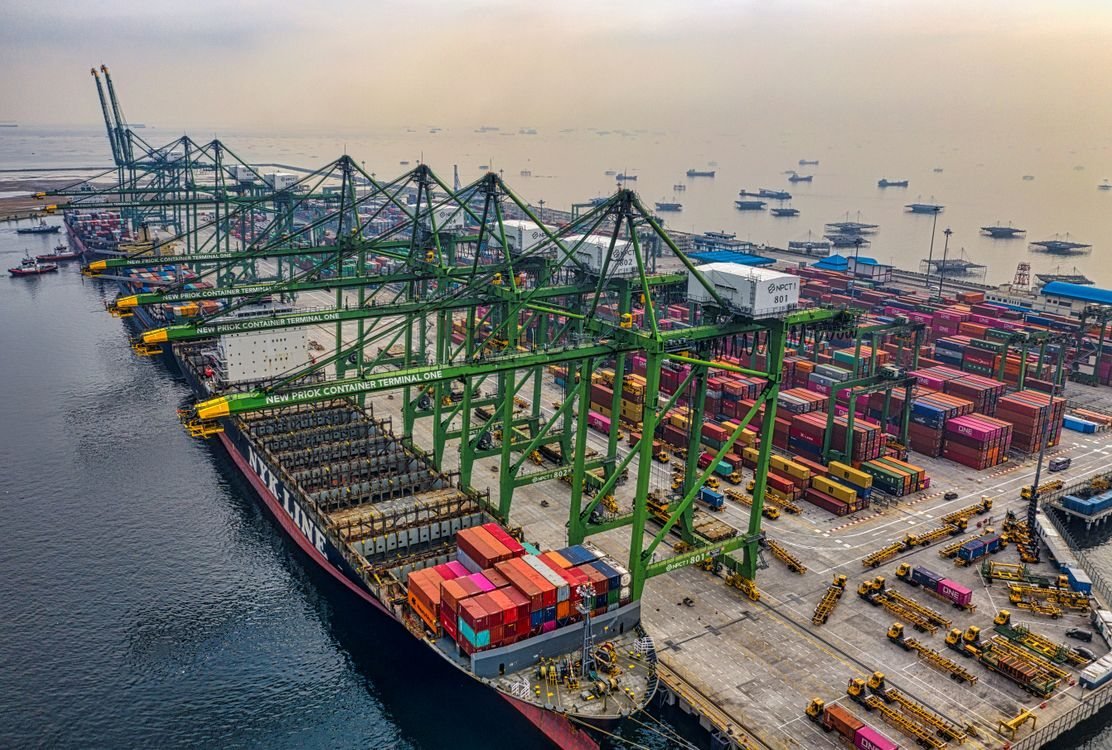 Cần cẩu cảng container tại Hải Phòng — thành phố cảng phía Bắc