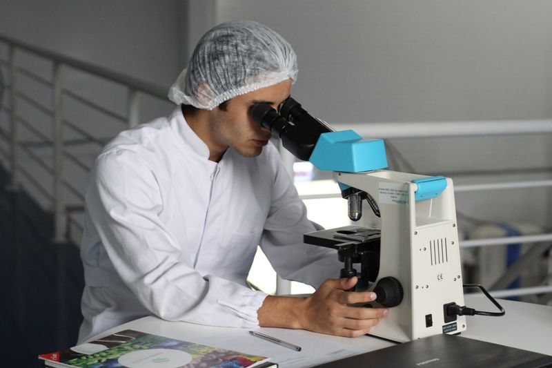 Khu công nghiệp với nhà máy điện tử — ảnh minh họa stock