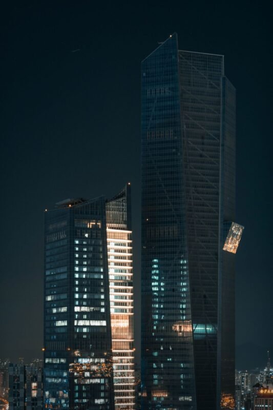 曼谷天际线与越南城市景观对比概念